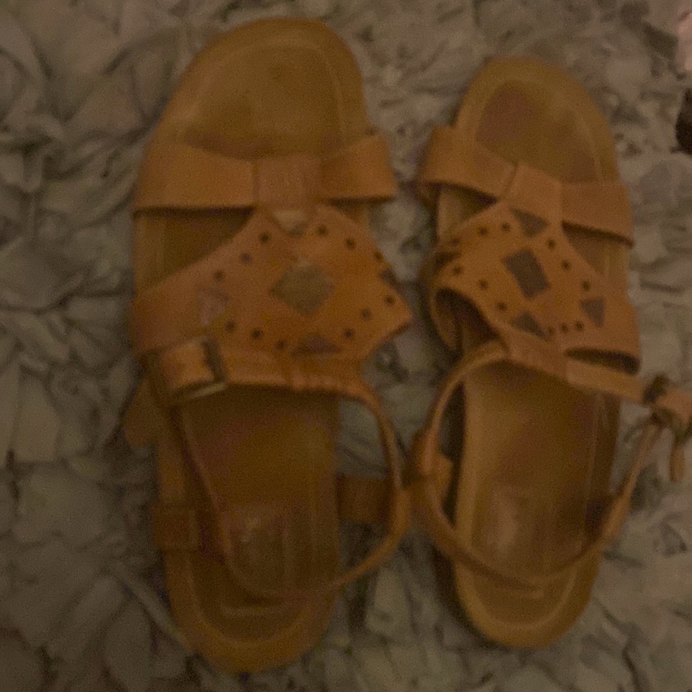 Clarks Sandals are very comfortable and good looking.z leather size 9W.